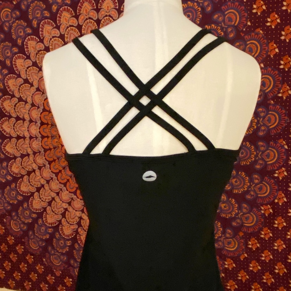 Avia workout top with cross-crossed back
